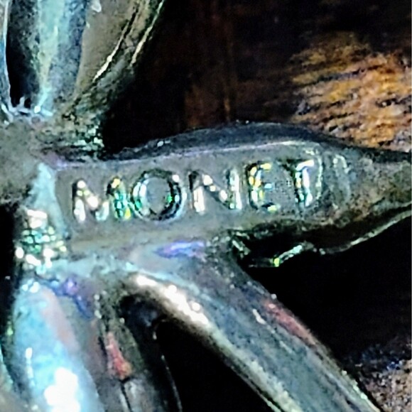 Vintage Monet Signed Floral Brooch Pin Silvertone Vibrant Beautiful Rhinestones - Picture 7 of 9